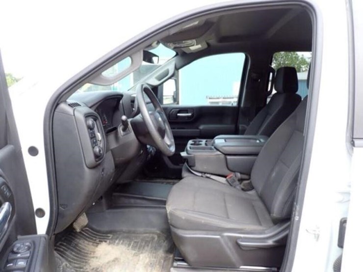 2024-chevrolet-silverado-3500hd-image-21