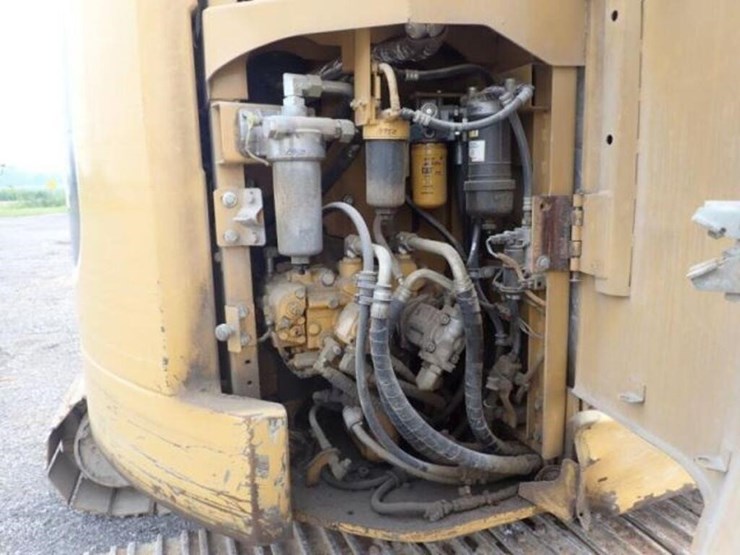 2017-caterpillar-315fl-image-65