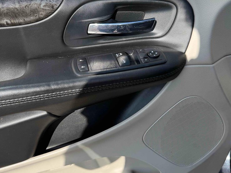 2014-dodge-grand-caravan-image-20
