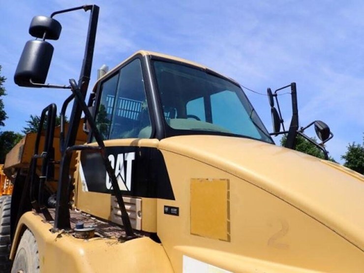 2009-caterpillar-725-image-21
