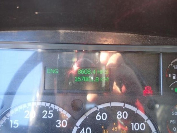 2020-freightliner-114sd-image-9