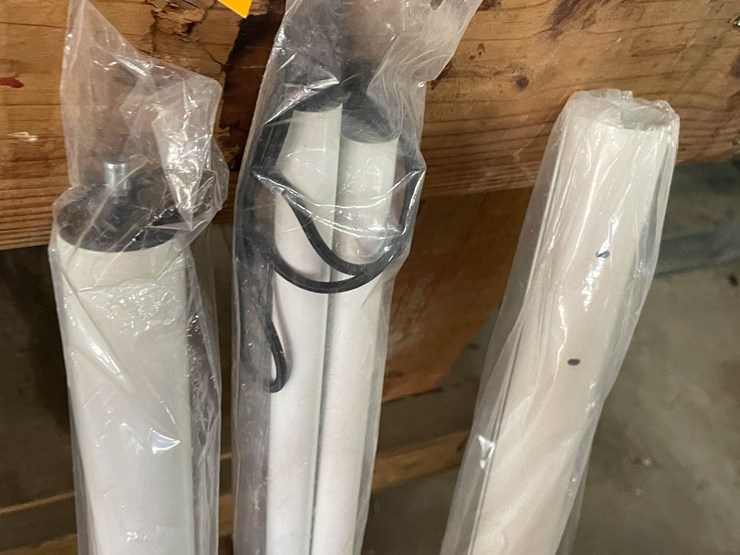 #9232-•-lot-of-tubular-items-image-5