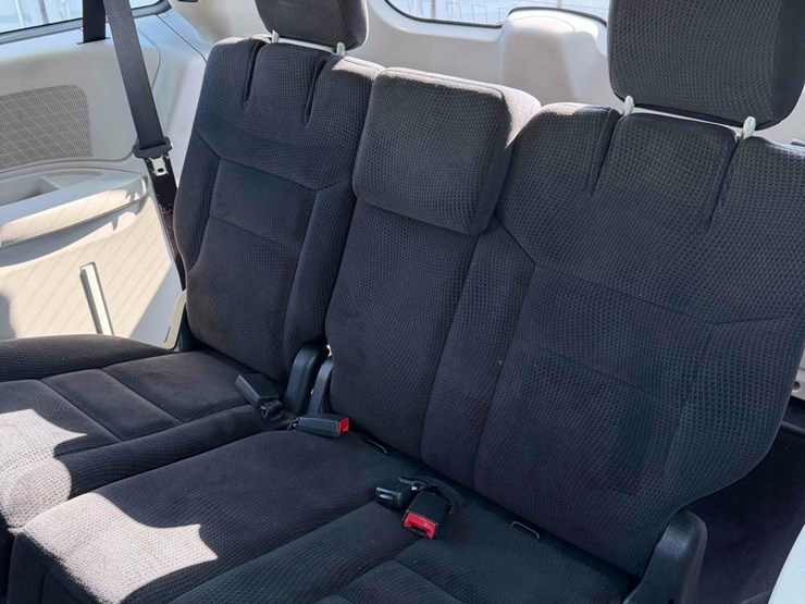 2014-dodge-grand-caravan-image-16