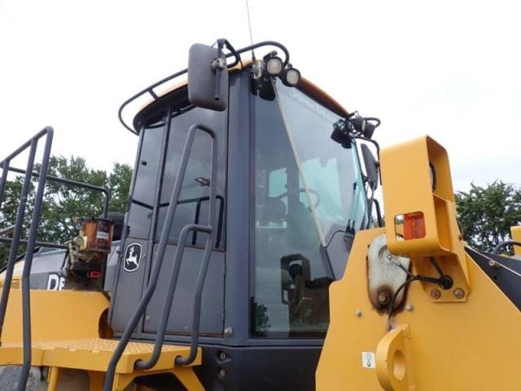 2018-deere-744k-image-24