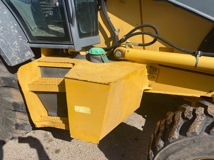 #9150-•-backhoe-loader-image-26