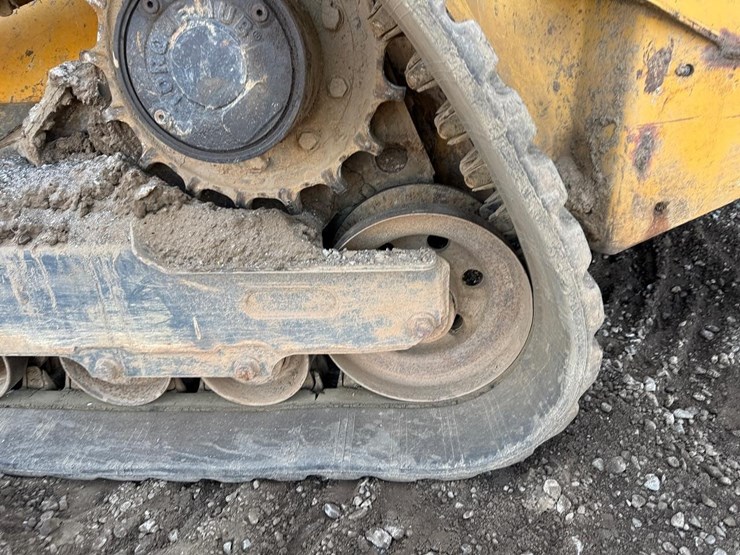 2019-deere-333g-image-16