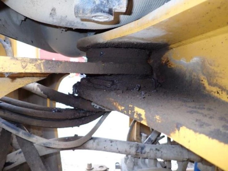 2018-deere-624k-image-38