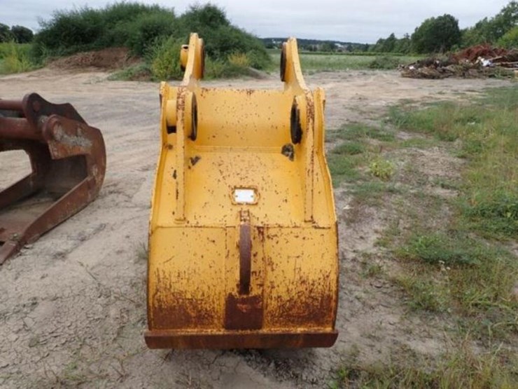 2020-john-deere-330-image-6