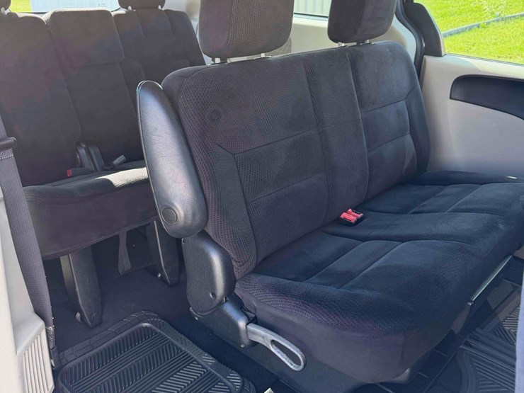 2014-dodge-grand-caravan-image-17