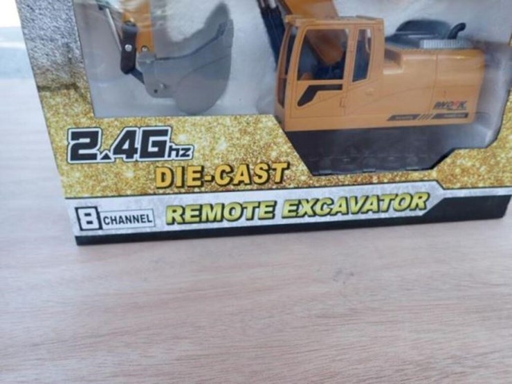unused-captok-excavator-toy-image-4