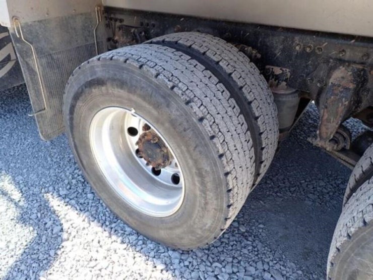 2024-western-star-49x-image-51