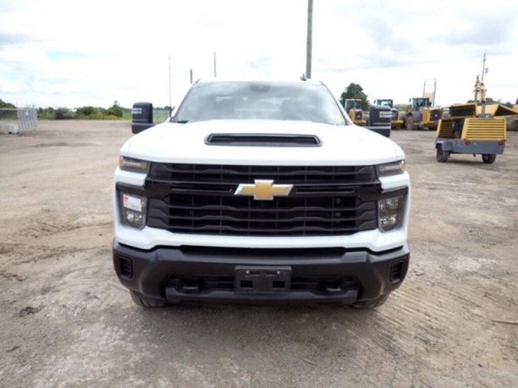2024-chevrolet-silverado-3500hd-image-2