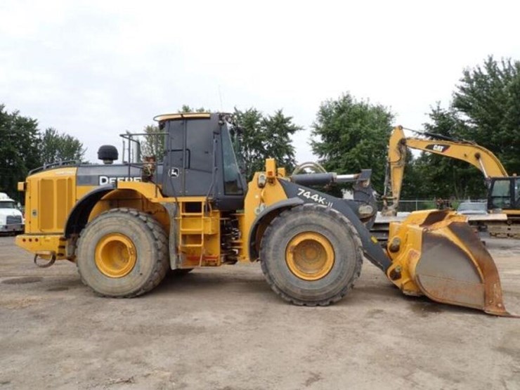 2018-deere-744k-image-4
