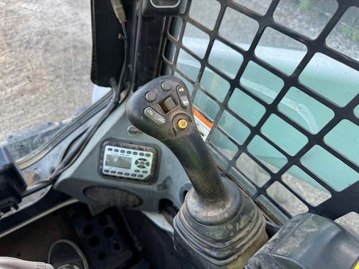 2016-bobcat-s650-image-20