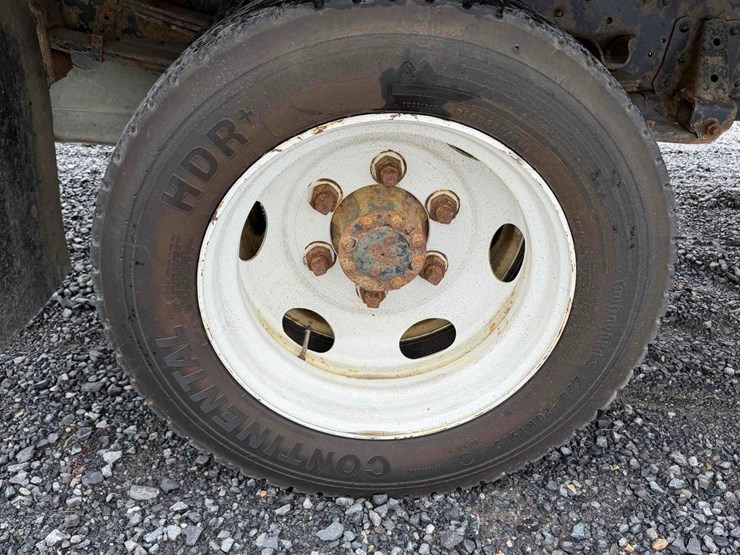 2016-isuzu-nqr-image-9
