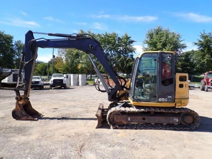 2014-deere-85g-image-7