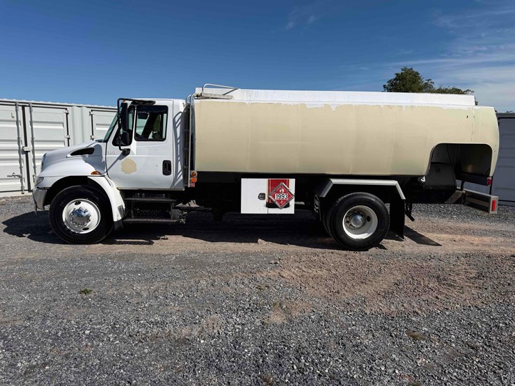 2002-international-durastar-4400-image-2