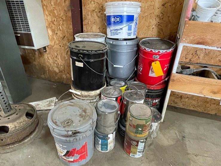 #9227-•-lot-of-paint-and-other-liquids-image-1