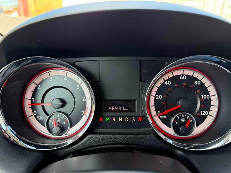 2014-dodge-grand-caravan-image-24