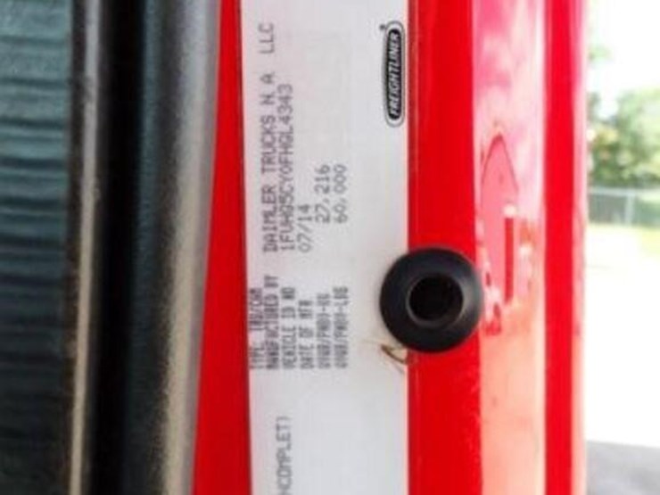 2015-freightliner-108sd-image-9