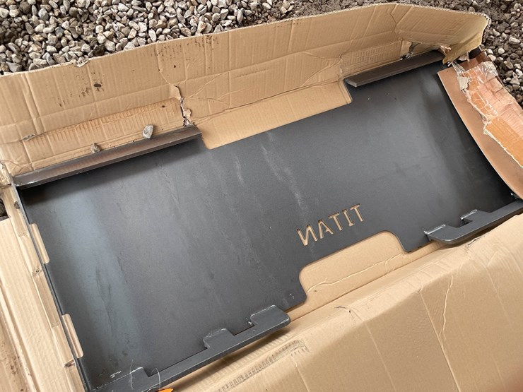#9185-•-titan-blank-skid-steer-plate-image-1