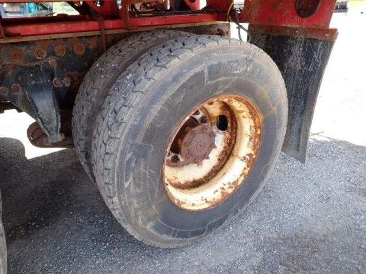 2015-freightliner-108sd-image-68