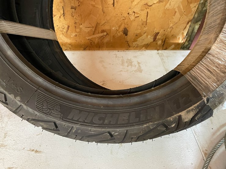 #9248-•-2-motorcycle-tires-image-7
