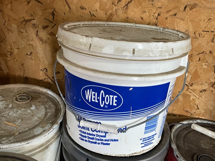 #9227-•-lot-of-paint-and-other-liquids-image-14