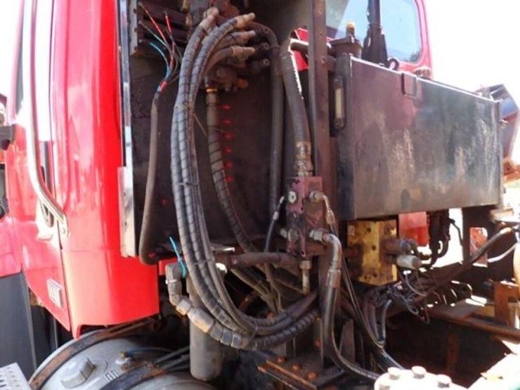 2015-freightliner-108sd-image-55