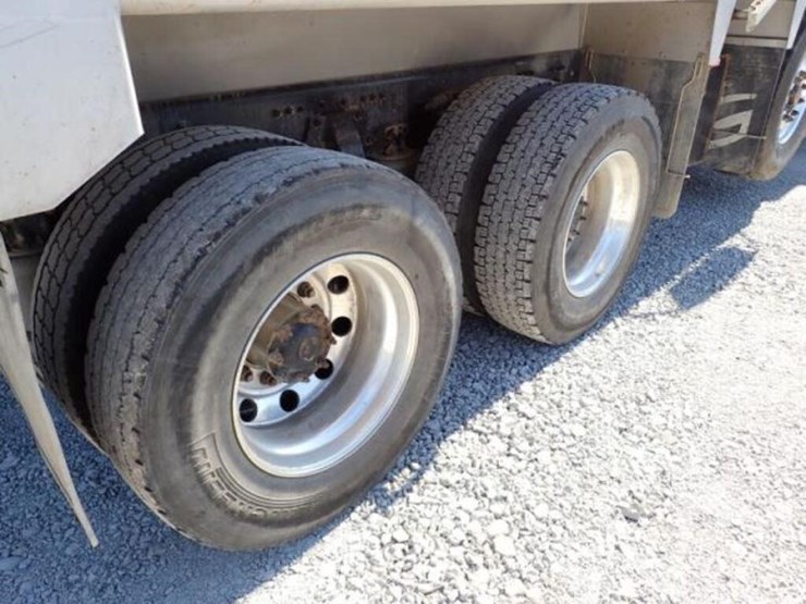2024-western-star-49x-image-57