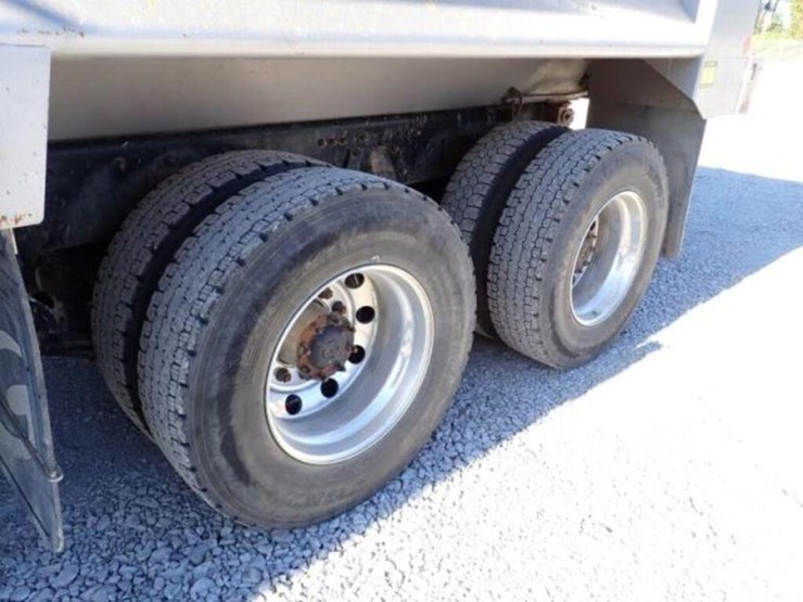 2024-western-star-49x-image-49