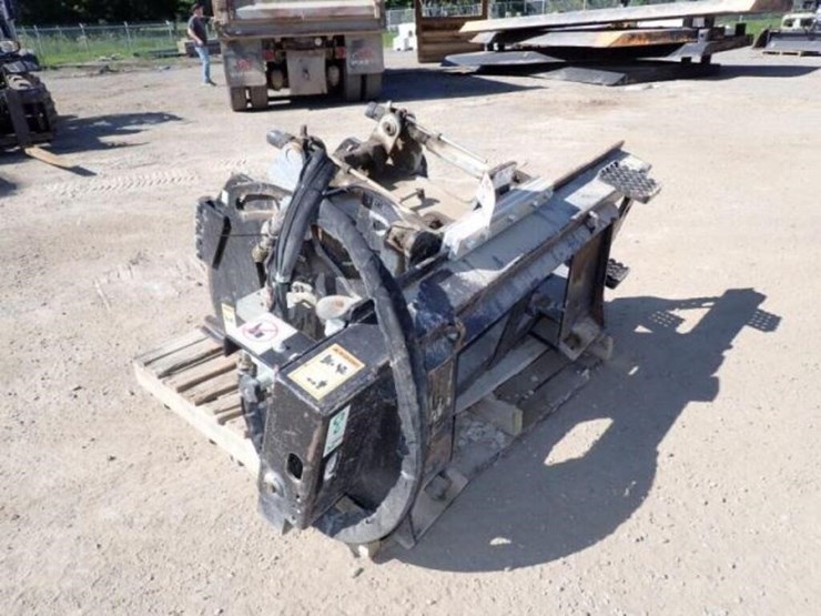 2011-caterpillar-20-image-6