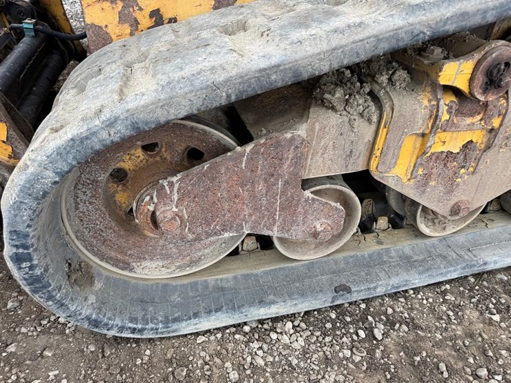2016-caterpillar-259d-image-14