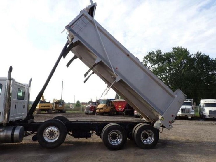 2024-western-star-49x-image-69