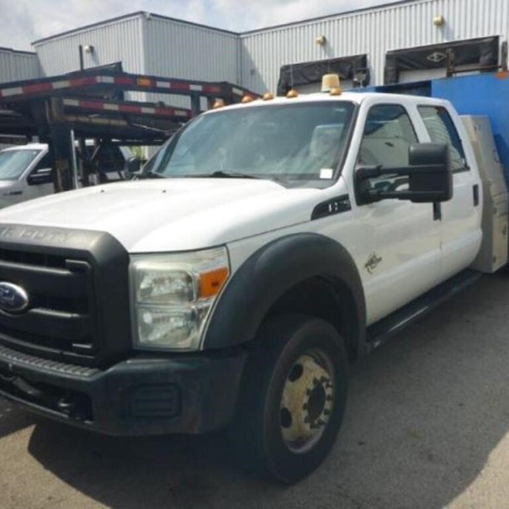 2011 FORD F550 XL