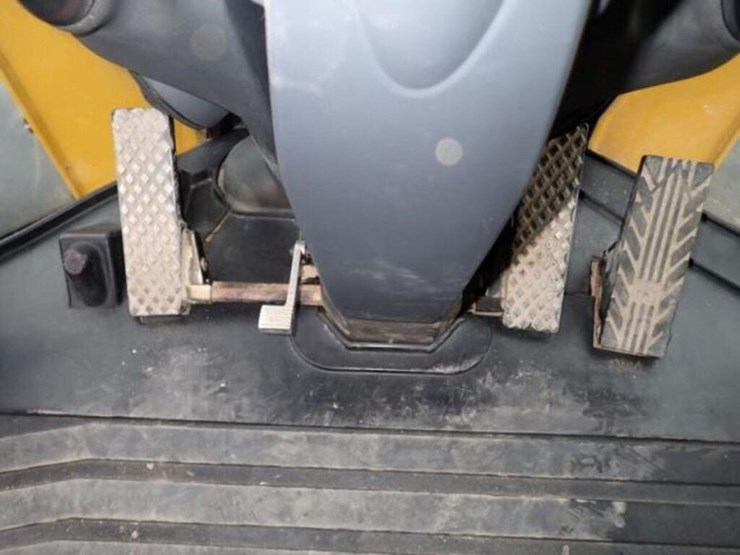 2014-deere-624k-image-15