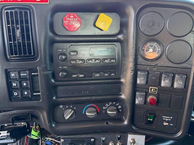 2007-gmc-c8500-utility-body-image-28