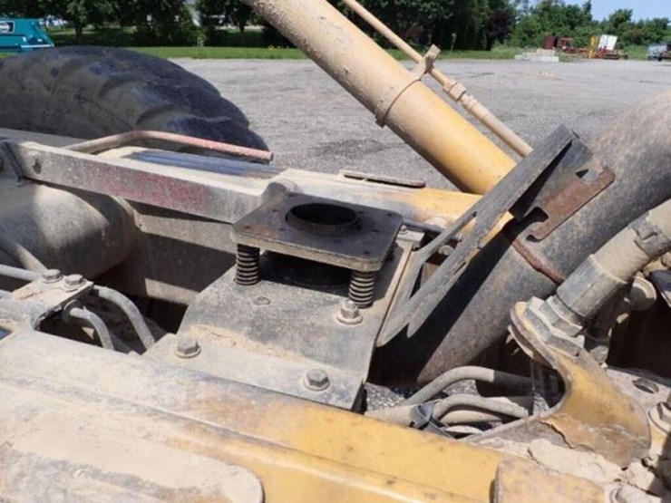 2009-caterpillar-725-image-66