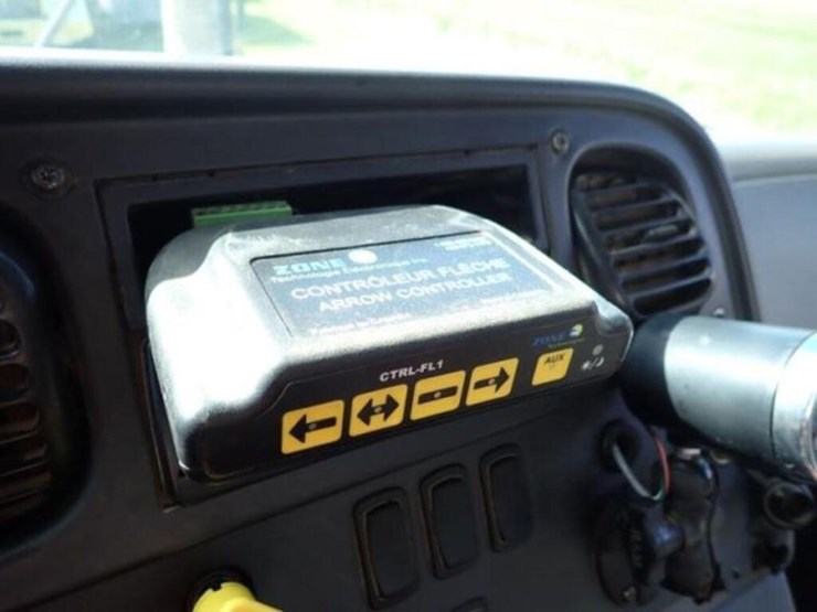 2015-freightliner-114sd-image-30