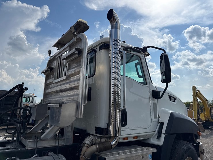 2017-caterpillar-ct660-image-6