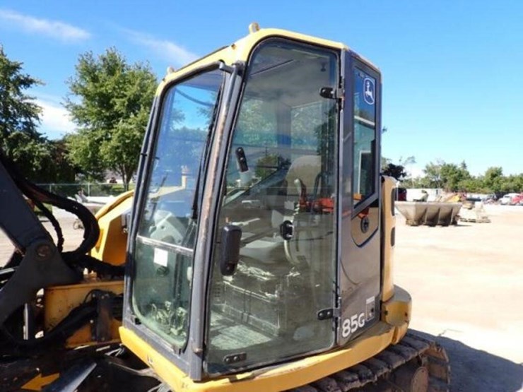 2014-deere-85g-image-17