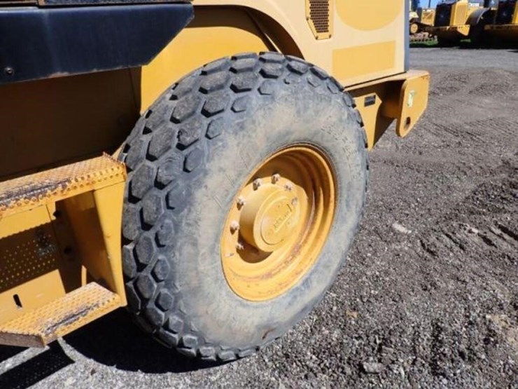 2011-caterpillar-cs44-image-31
