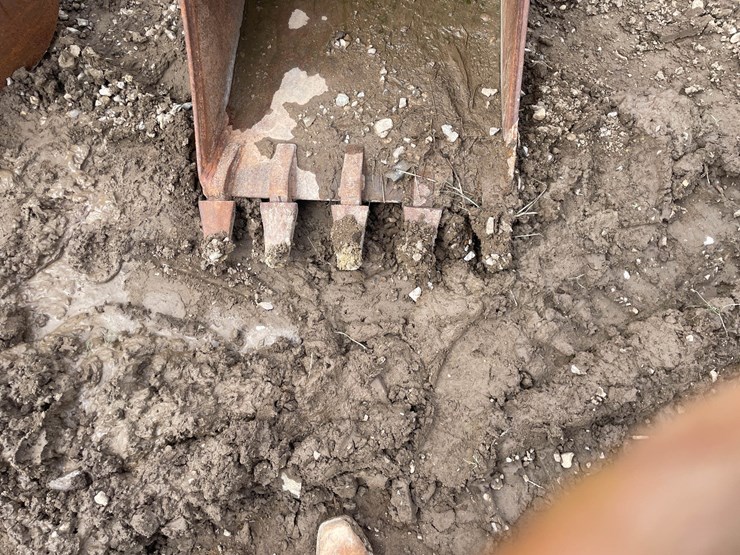 #9173-•-john-deere-backhoe-bucket-image-4