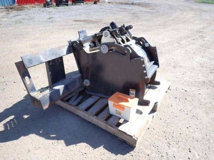 2011-caterpillar-20-image-3