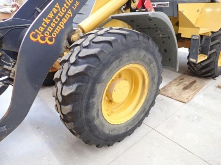 2011-deere-304j-image-10