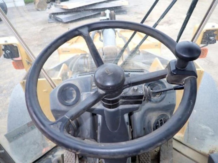 2018-deere-624k-image-13