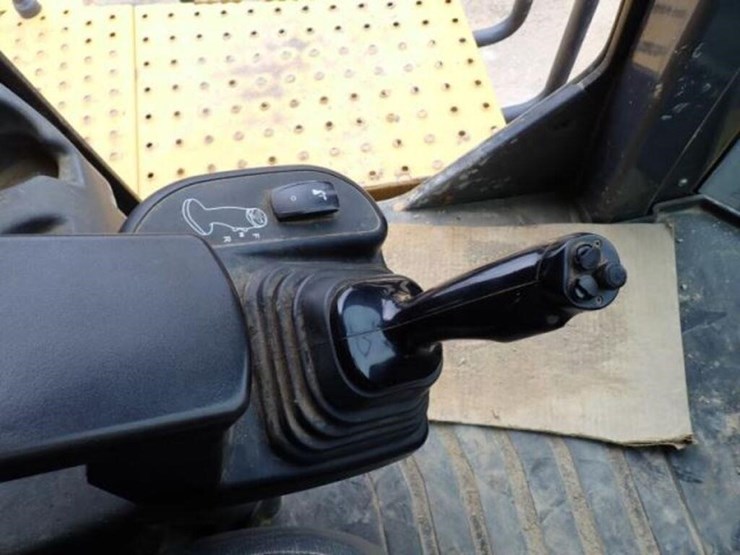 2018-deere-744k-image-21