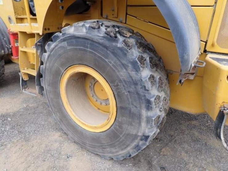 2018-deere-624k-image-44