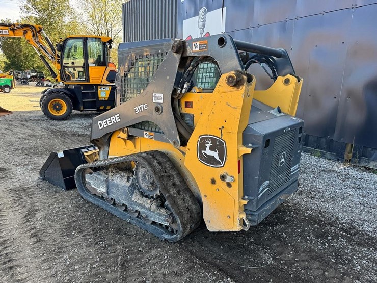 deere-317g-image-4