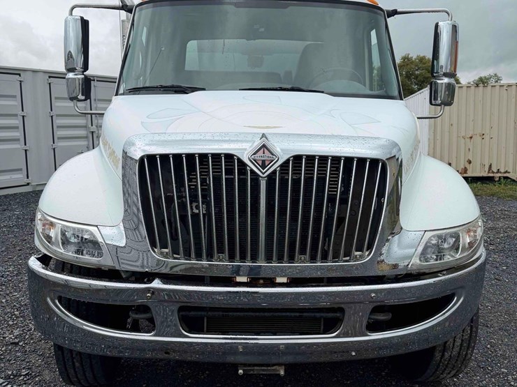 2004-international-durastar-4300-image-8